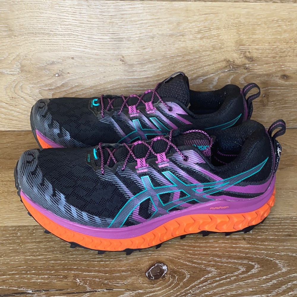 Asics Trabuco max 9 Size 9.5